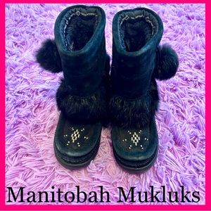 EUC: Manitobah Mukluks Black Suede Snowy Owlet Boots with Pom Poms and Beading!
